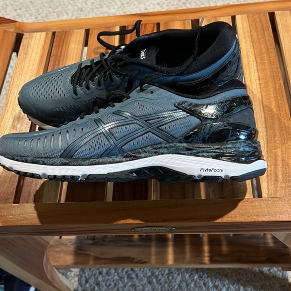 ASICS - Picture 3 of 7